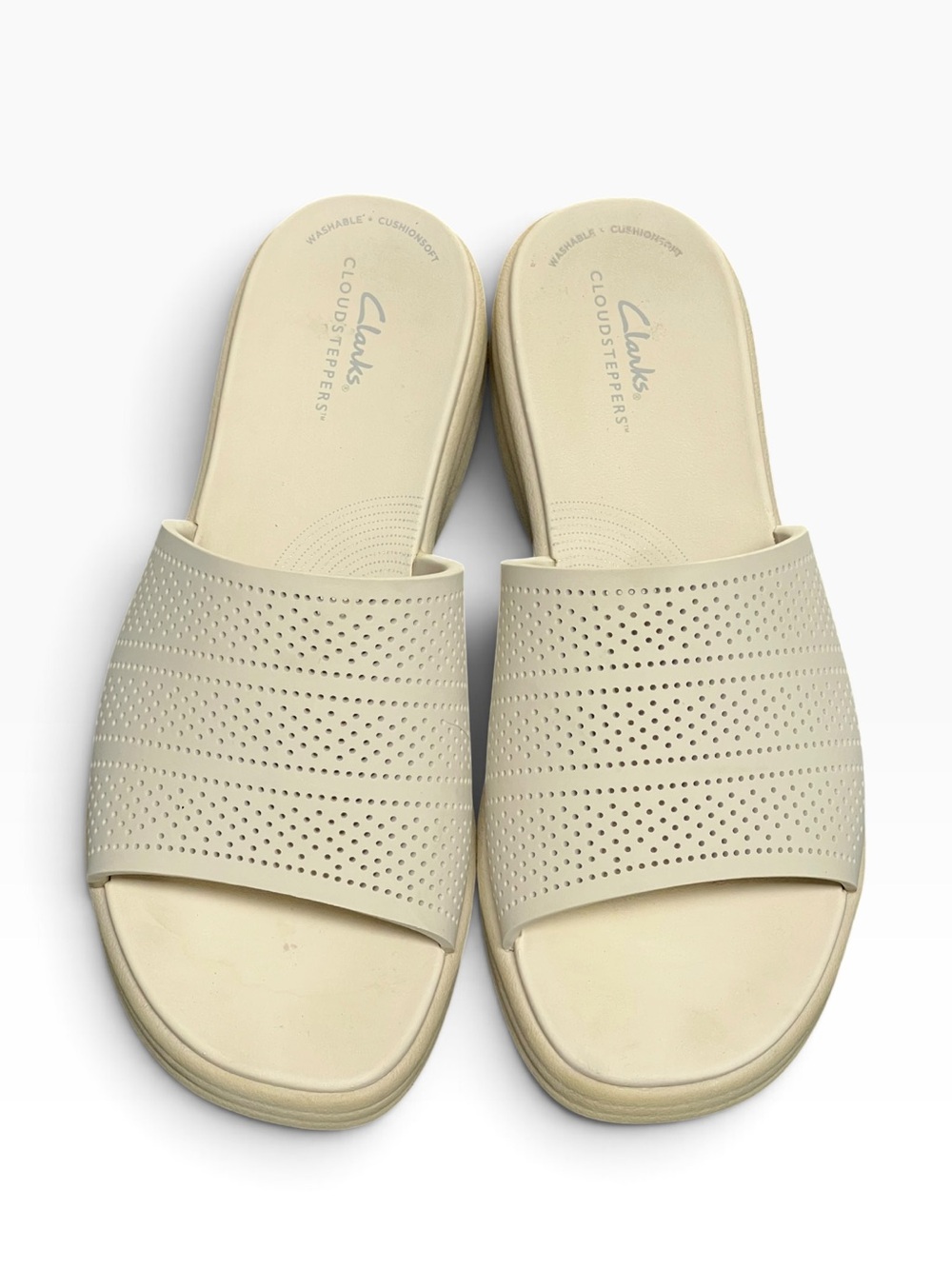 Clarks Cloudsteppers Cream Beige Slip On Shoes Size 9